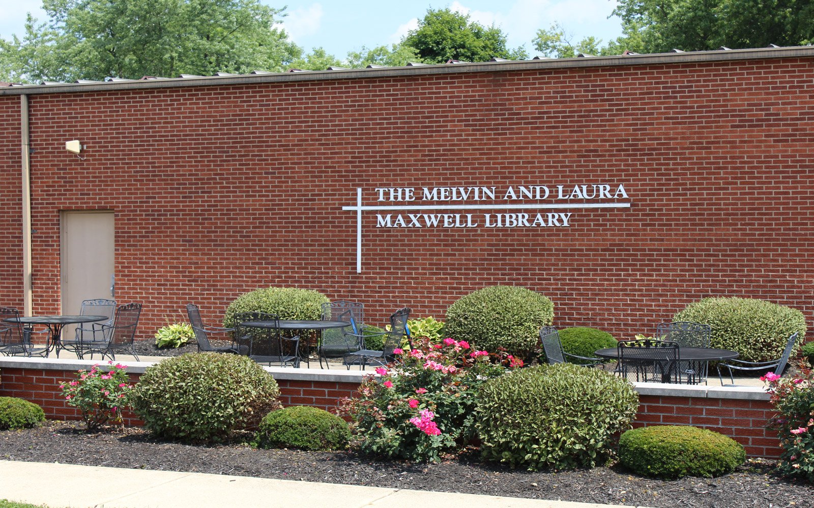 Maxwell_Library_Outside_A